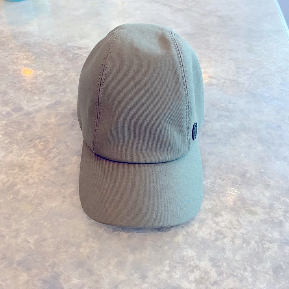Hermes gray hat.